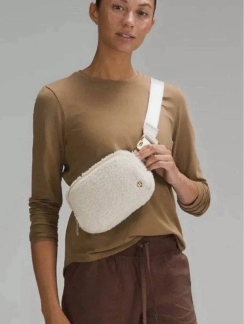 18 inch travel tote bag with zipper | Durable Everyday minimalist style Hatch Size:10x30